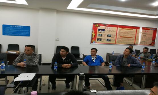 普洱铁塔公司驾驶员张华、、邹红宾、、李剑（左二、、左三、、左四）加入清静培训！！。